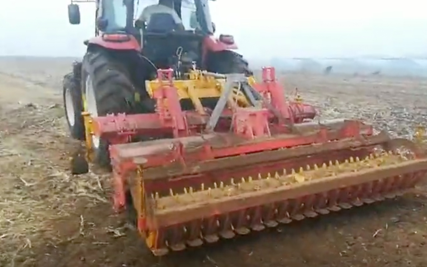 深松機(jī)，聯(lián)合耕整機(jī)作業(yè)視頻